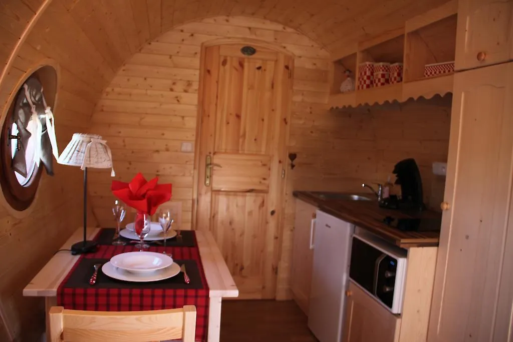 Les Roulottes Viticoles Bed & Breakfast Saint-Etienne-des-Oullieres