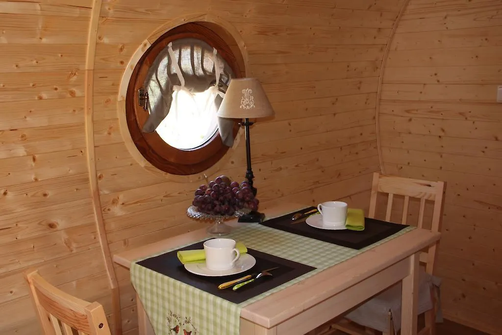 Les Roulottes Viticoles Bed & Breakfast Saint-Etienne-des-Oullieres