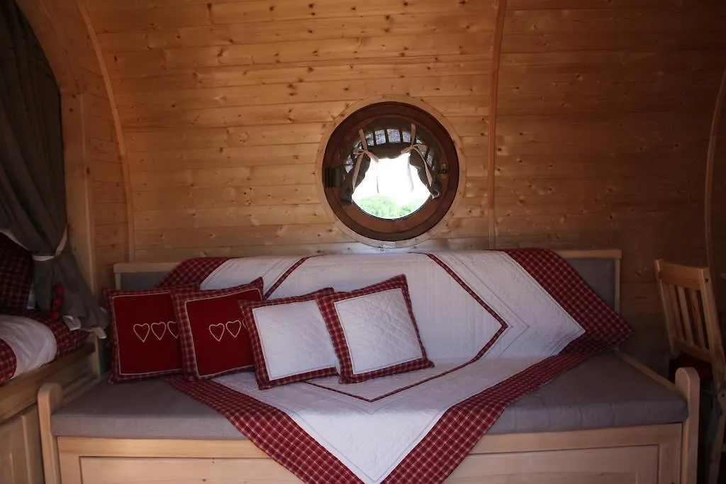 Les Roulottes Viticoles Bed & Breakfast Saint-Etienne-des-Oullieres