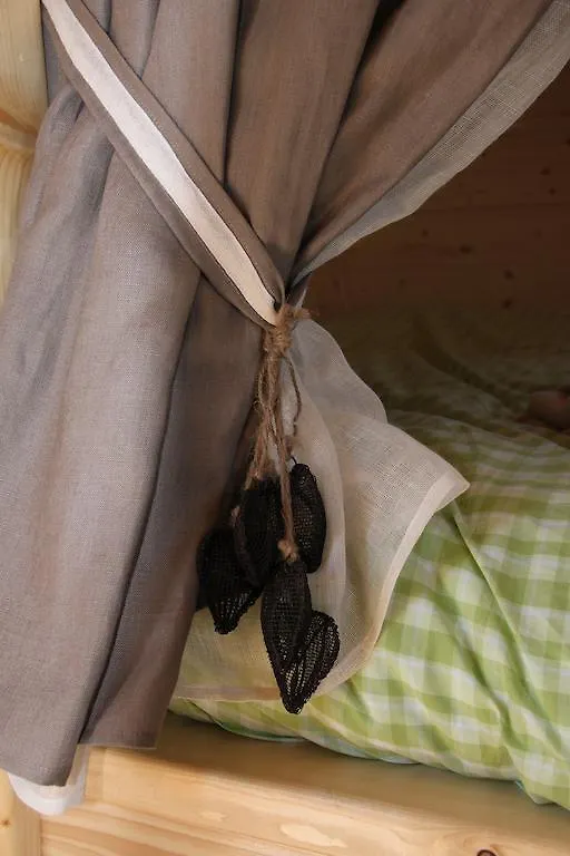 Les Roulottes Viticoles Bed & Breakfast Saint-Etienne-des-Oullieres