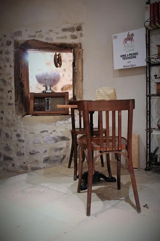 Les Roulottes Viticoles Bed & Breakfast Saint-Etienne-des-Oullieres France