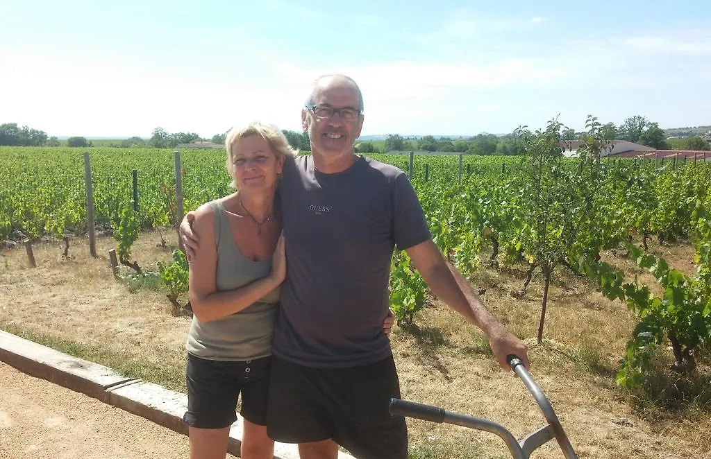 Les Roulottes Viticoles Bed & Breakfast Saint-Etienne-des-Oullieres France