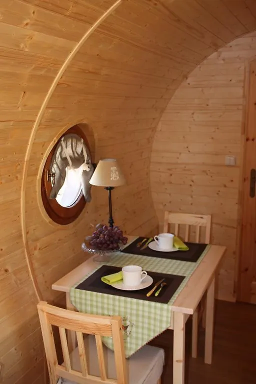 Les Roulottes Viticoles Bed & Breakfast Saint-Etienne-des-Oullieres